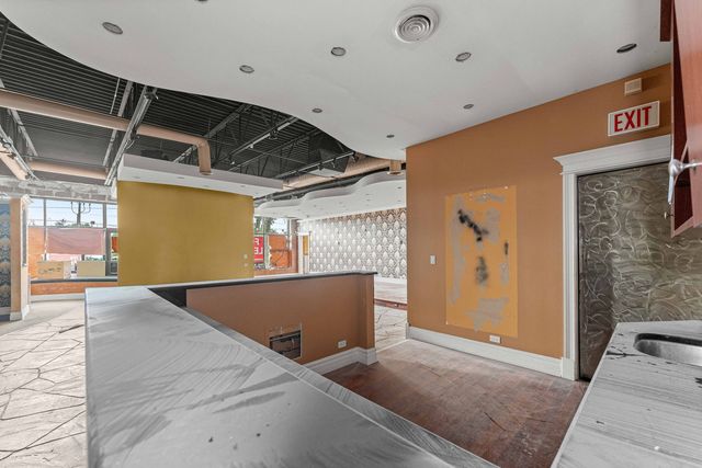 10296 S 78th Avenue B, Palos Hills, IL 60465