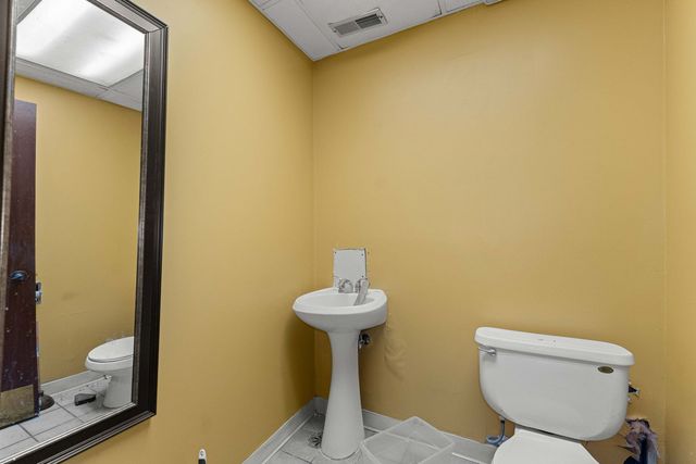 10296 S 78th Avenue B, Palos Hills, IL 60465