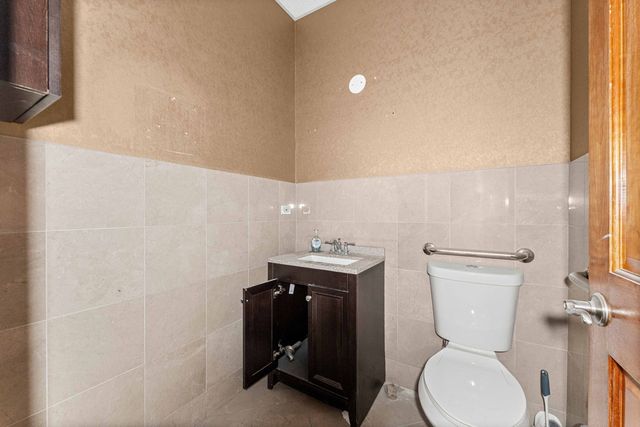 10296 S 78th Avenue B, Palos Hills, IL 60465