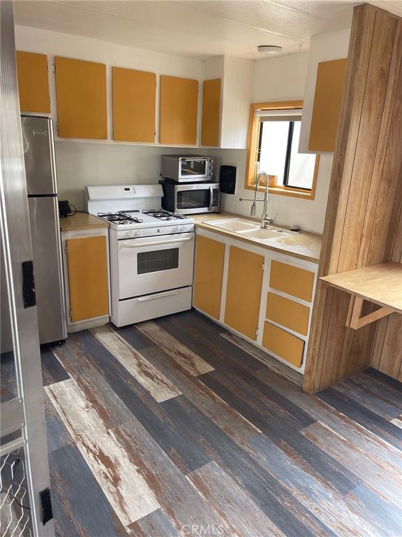 11250 Playa Street 108, Culver City, CA 90230 — exterior