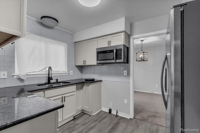 29798 Spring Hill Drive, Southfield, MI 48076