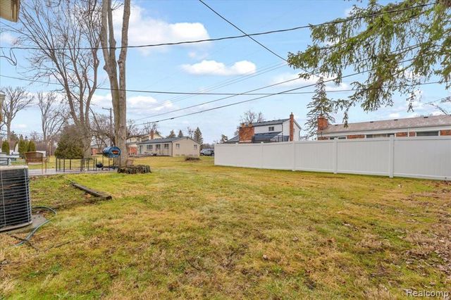 29798 Spring Hill Drive, Southfield, MI 48076