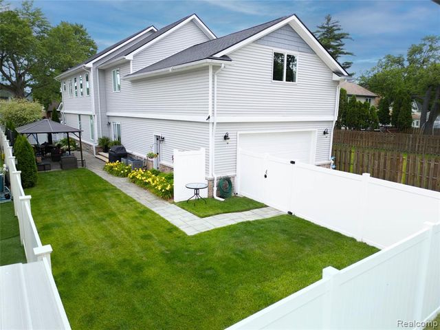 526 Plum Street, Wyandotte, MI 48192