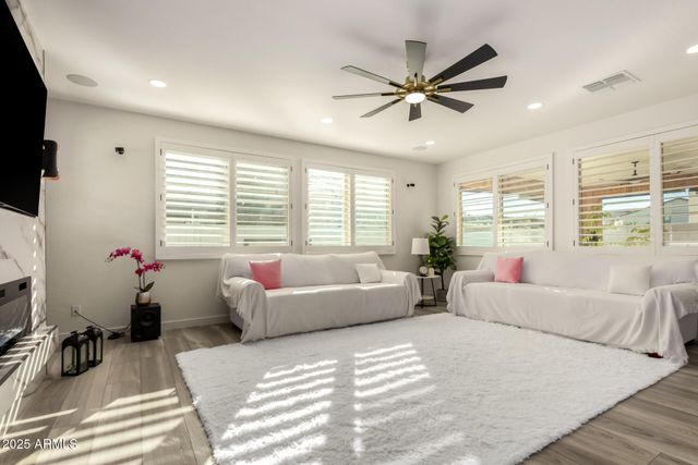 1501 E RAKESTRAW Lane, Gilbert, AZ 85298