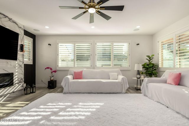 1501 E RAKESTRAW Lane, Gilbert, AZ 85298