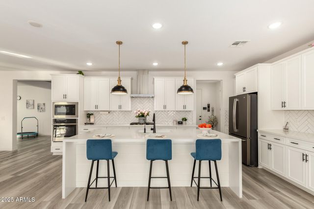 1501 E RAKESTRAW Lane, Gilbert, AZ 85298