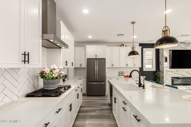 1501 E RAKESTRAW Lane, Gilbert, AZ 85298