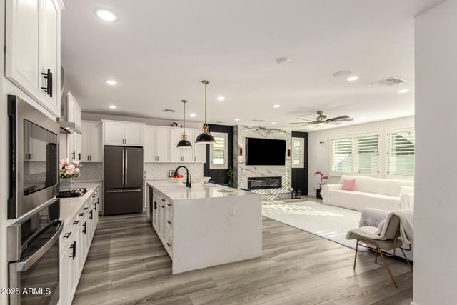 1501 E RAKESTRAW Lane, Gilbert, AZ 85298