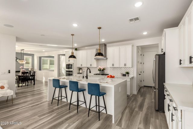 1501 E RAKESTRAW Lane, Gilbert, AZ 85298