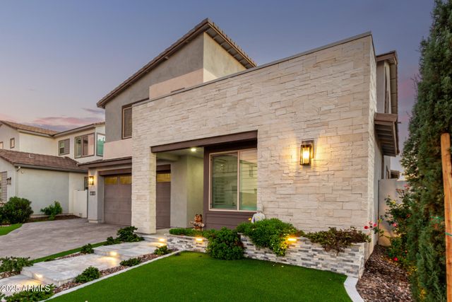 1501 E RAKESTRAW Lane, Gilbert, AZ 85298