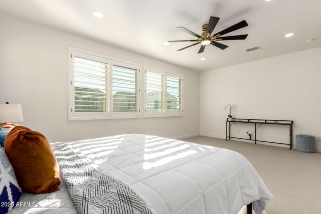 1501 E RAKESTRAW Lane, Gilbert, AZ 85298