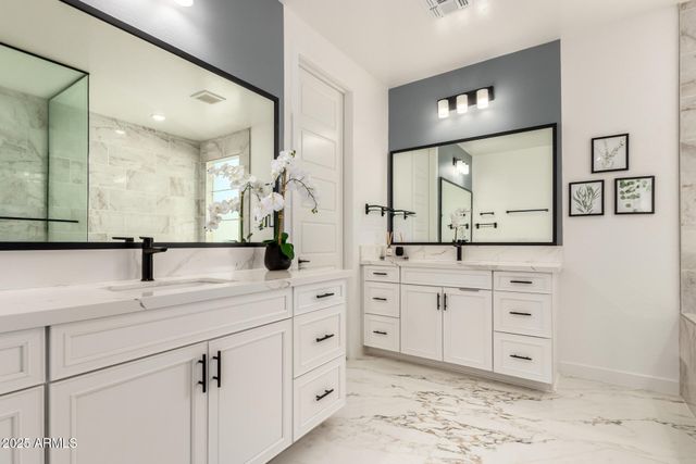 1501 E RAKESTRAW Lane, Gilbert, AZ 85298