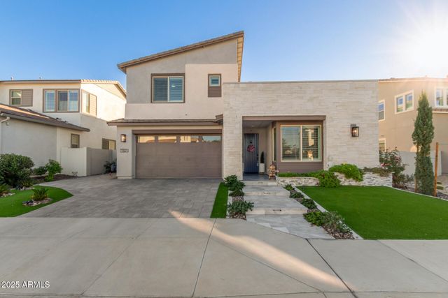 1501 E RAKESTRAW Lane, Gilbert, AZ 85298
