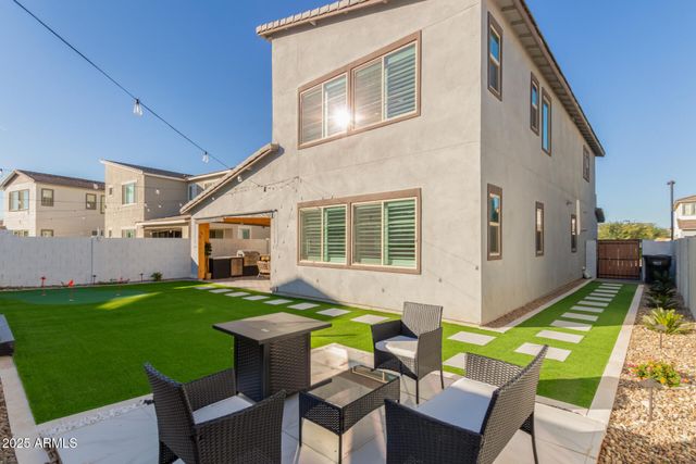 1501 E RAKESTRAW Lane, Gilbert, AZ 85298