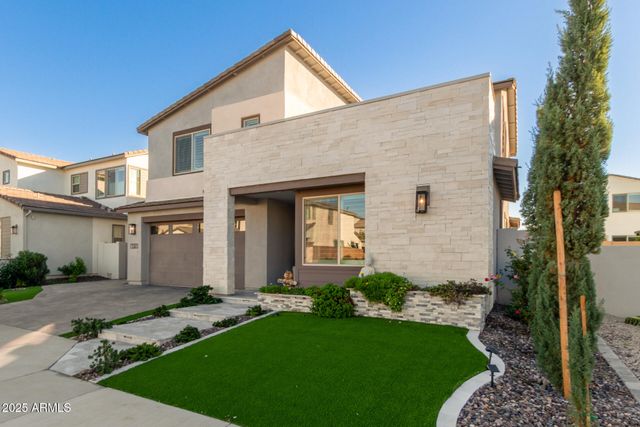 1501 E RAKESTRAW Lane, Gilbert, AZ 85298