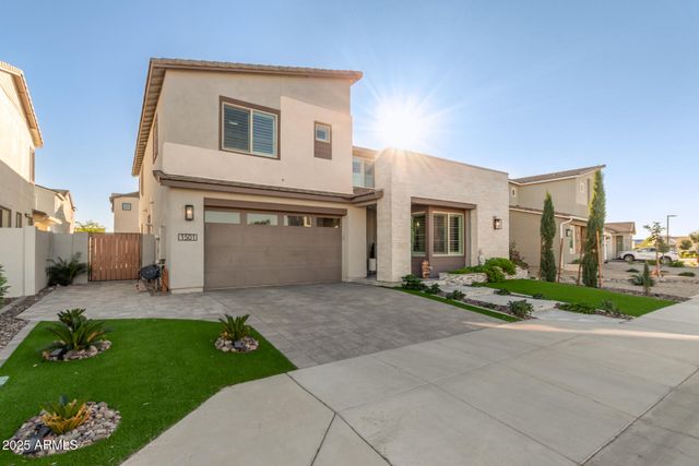 1501 E RAKESTRAW Lane, Gilbert, AZ 85298