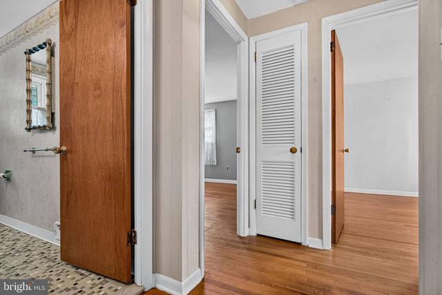19 HILLSIDE RD, Stratford, NJ 08084