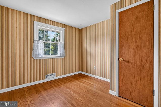 19 HILLSIDE RD, Stratford, NJ 08084