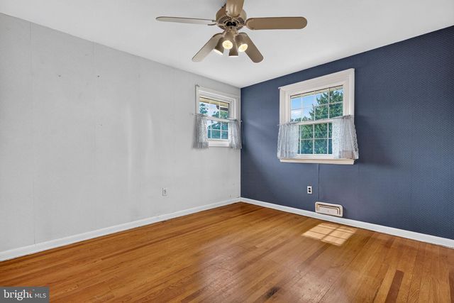 19 HILLSIDE RD, Stratford, NJ 08084