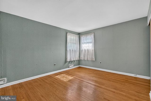 19 HILLSIDE RD, Stratford, NJ 08084