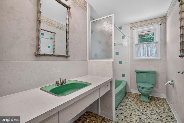 19 HILLSIDE RD, Stratford, NJ 08084