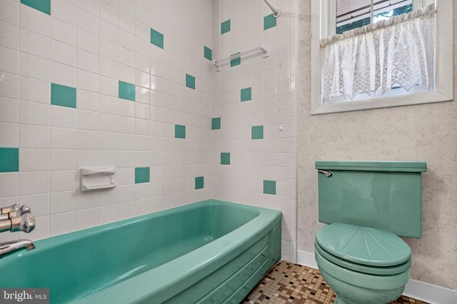 19 HILLSIDE RD, Stratford, NJ 08084