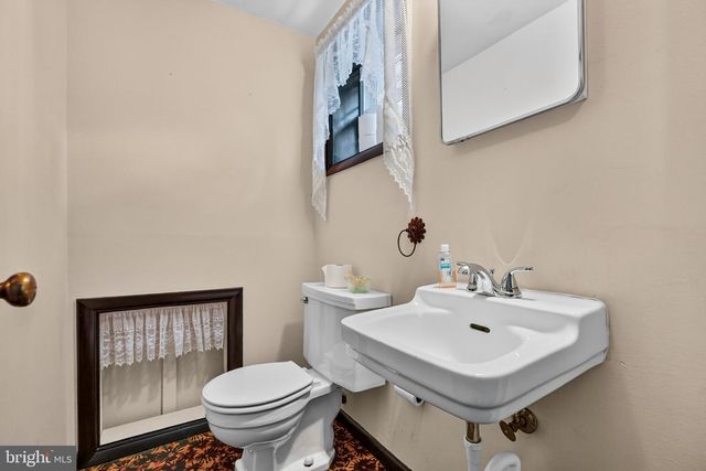 19 HILLSIDE RD, Stratford, NJ 08084