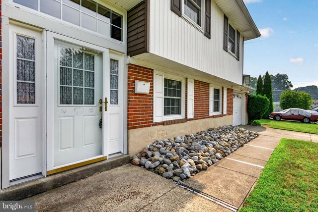 19 HILLSIDE RD, Stratford, NJ 08084
