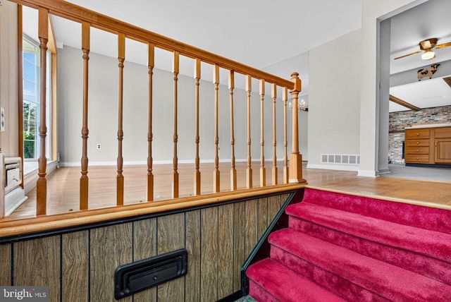 19 HILLSIDE RD, Stratford, NJ 08084
