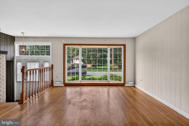 19 HILLSIDE RD, Stratford, NJ 08084