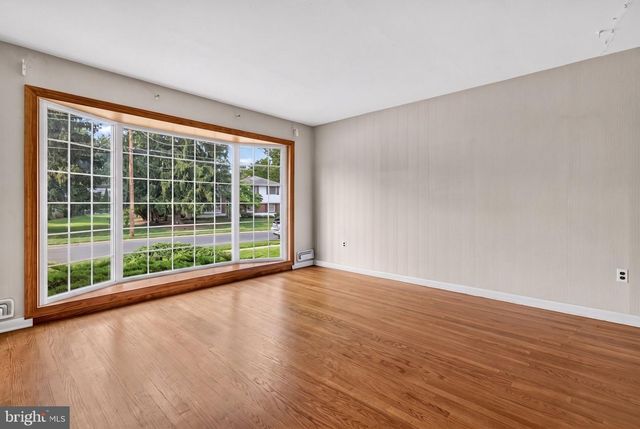 19 HILLSIDE RD, Stratford, NJ 08084