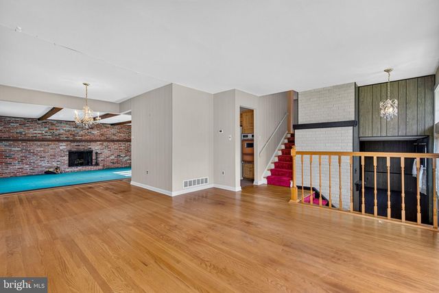 19 HILLSIDE RD, Stratford, NJ 08084
