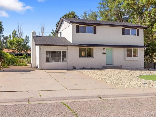 62 Louis Nelson Rd, Pueblo, CO 81001