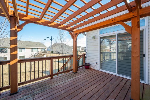 717 SE Waterview Circle, Waukee, IA 50263