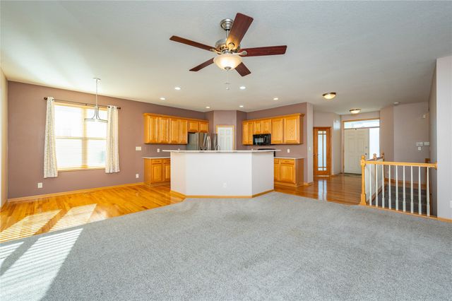 717 SE Waterview Circle, Waukee, IA 50263