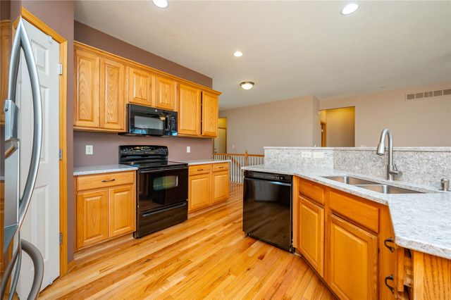 717 SE Waterview Circle, Waukee, IA 50263