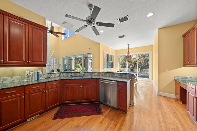 707 LANSDEN COURT, Tarpon Springs, FL 34689