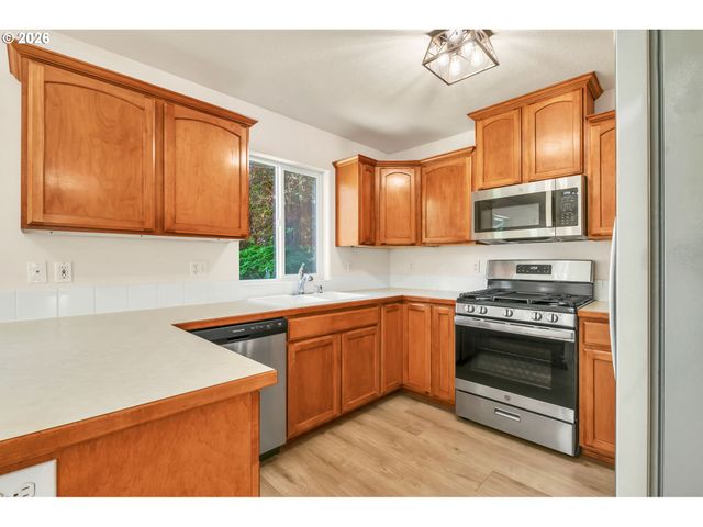 585 DUBLIN Ave, Eugene, OR 97404