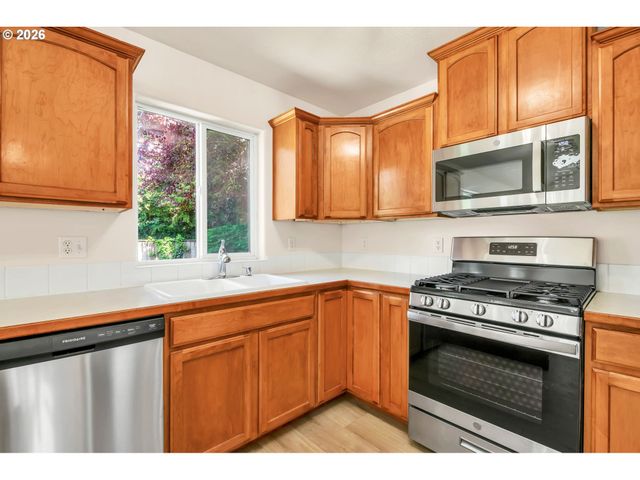585 DUBLIN Ave, Eugene, OR 97404
