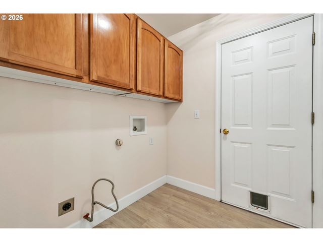 585 DUBLIN Ave, Eugene, OR 97404