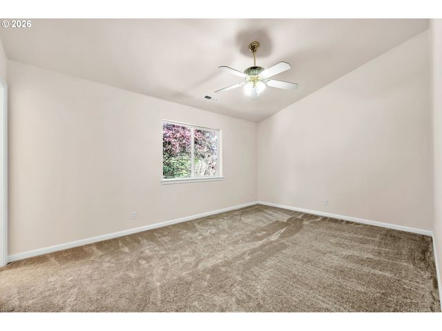 585 DUBLIN Ave, Eugene, OR 97404