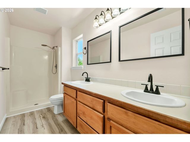 585 DUBLIN Ave, Eugene, OR 97404