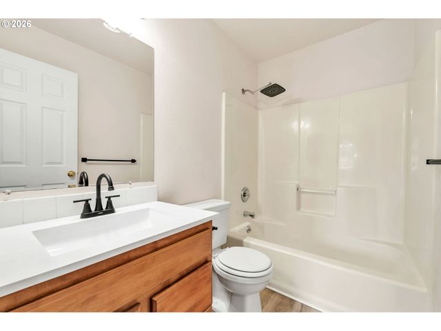 585 DUBLIN Ave, Eugene, OR 97404
