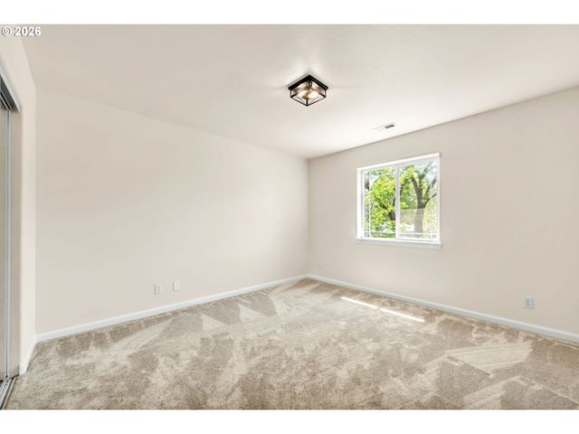 585 DUBLIN Ave, Eugene, OR 97404
