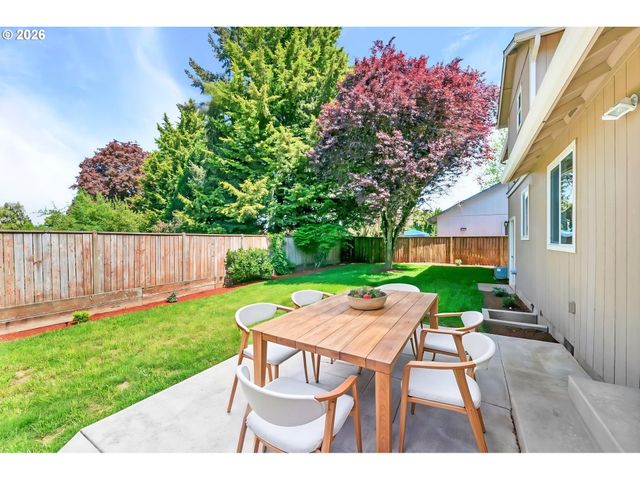 585 DUBLIN Ave, Eugene, OR 97404