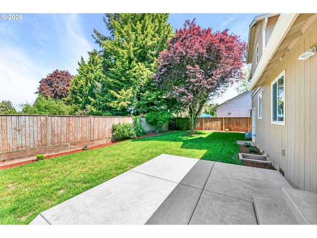 585 DUBLIN Ave, Eugene, OR 97404