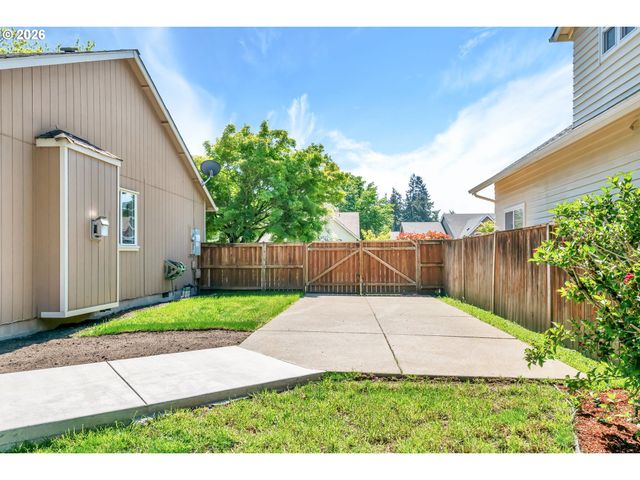 585 DUBLIN Ave, Eugene, OR 97404