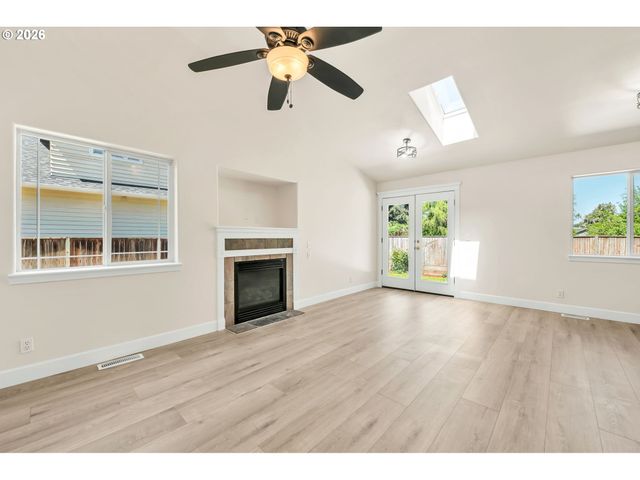 585 DUBLIN Ave, Eugene, OR 97404