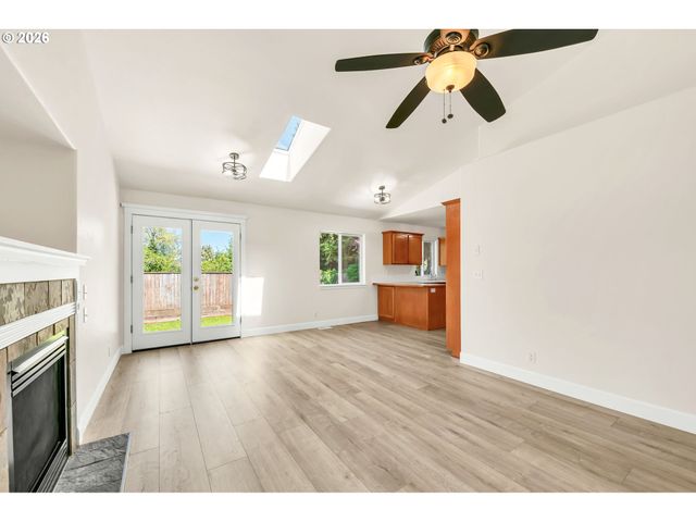 585 DUBLIN Ave, Eugene, OR 97404