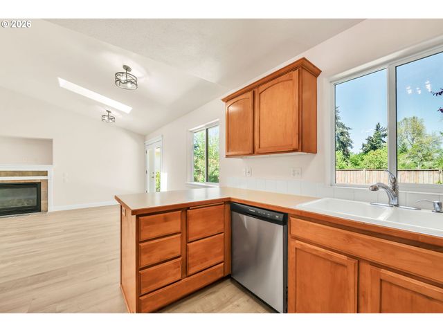585 DUBLIN Ave, Eugene, OR 97404